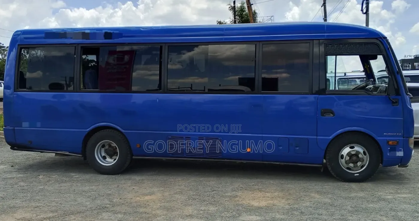 Mitsubishi Fuso Rosa 2017 Blue