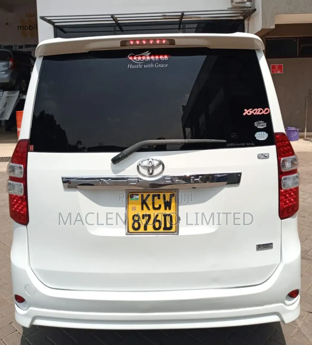Toyota Noah 2012 White