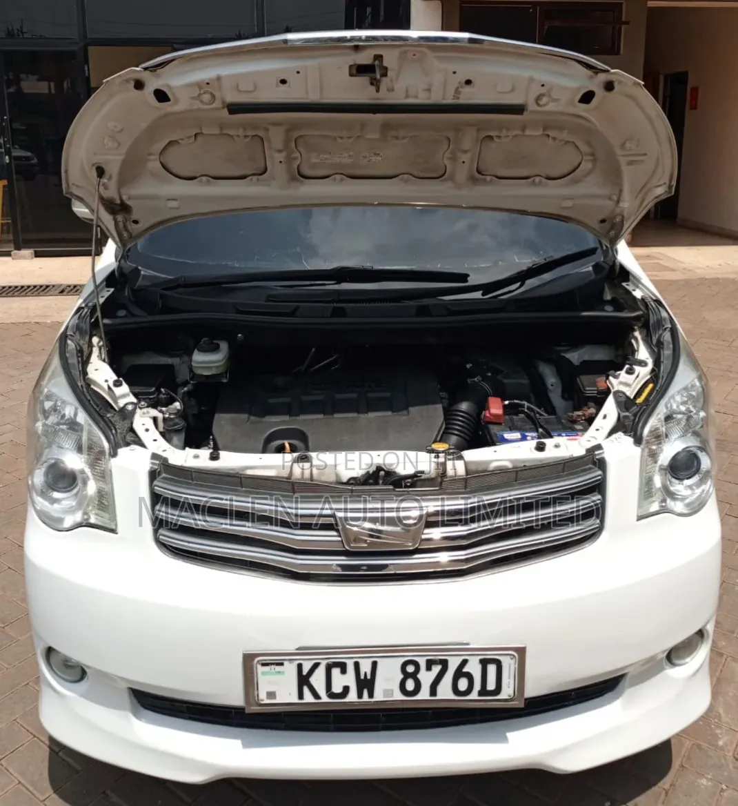 Toyota Noah 2012 White