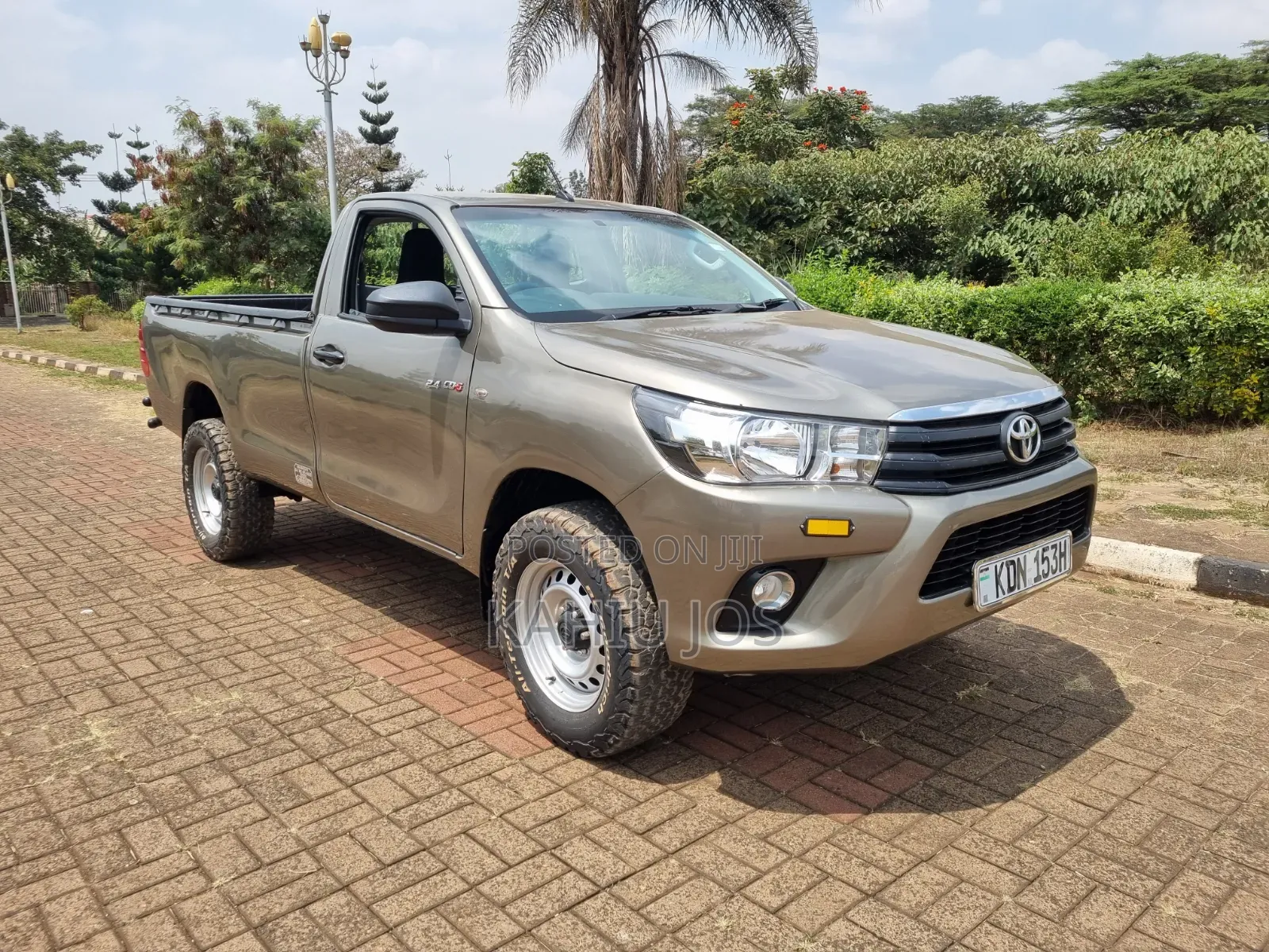 Toyota Hilux 2023 Gold