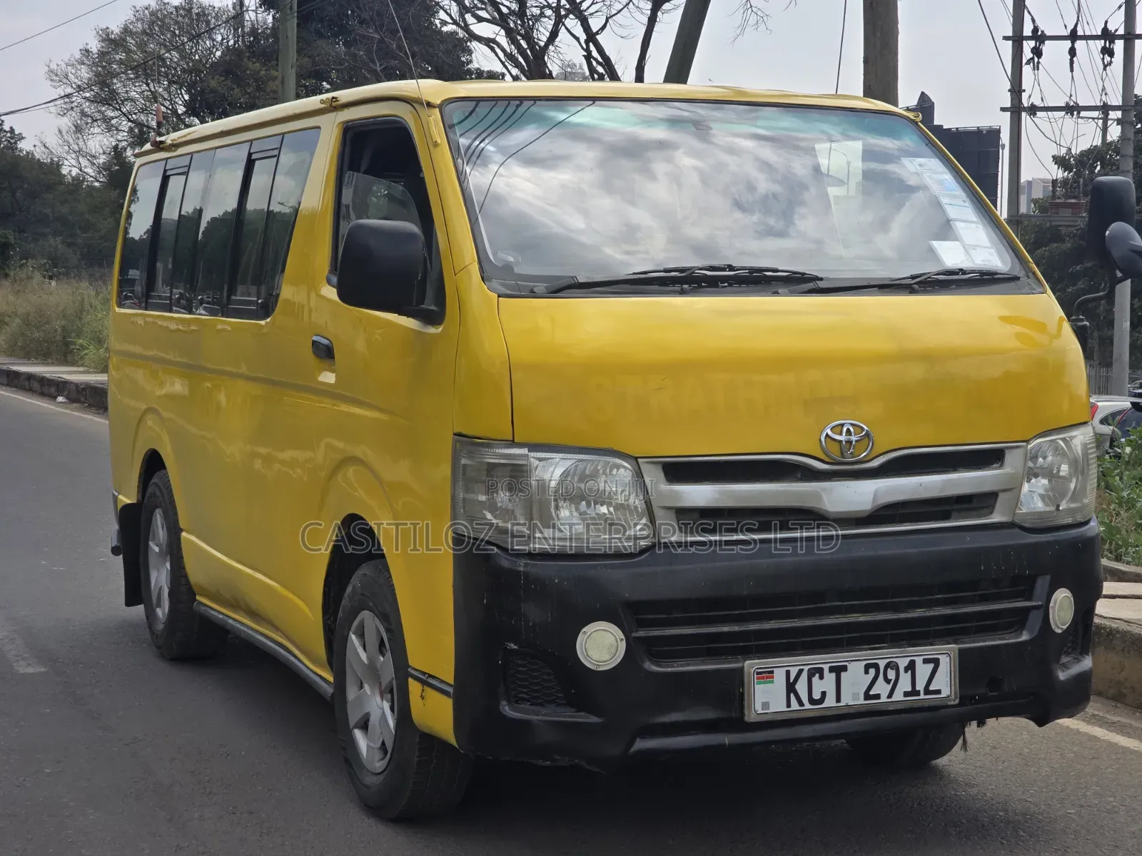 Toyota HiAce 2013 Yellow
