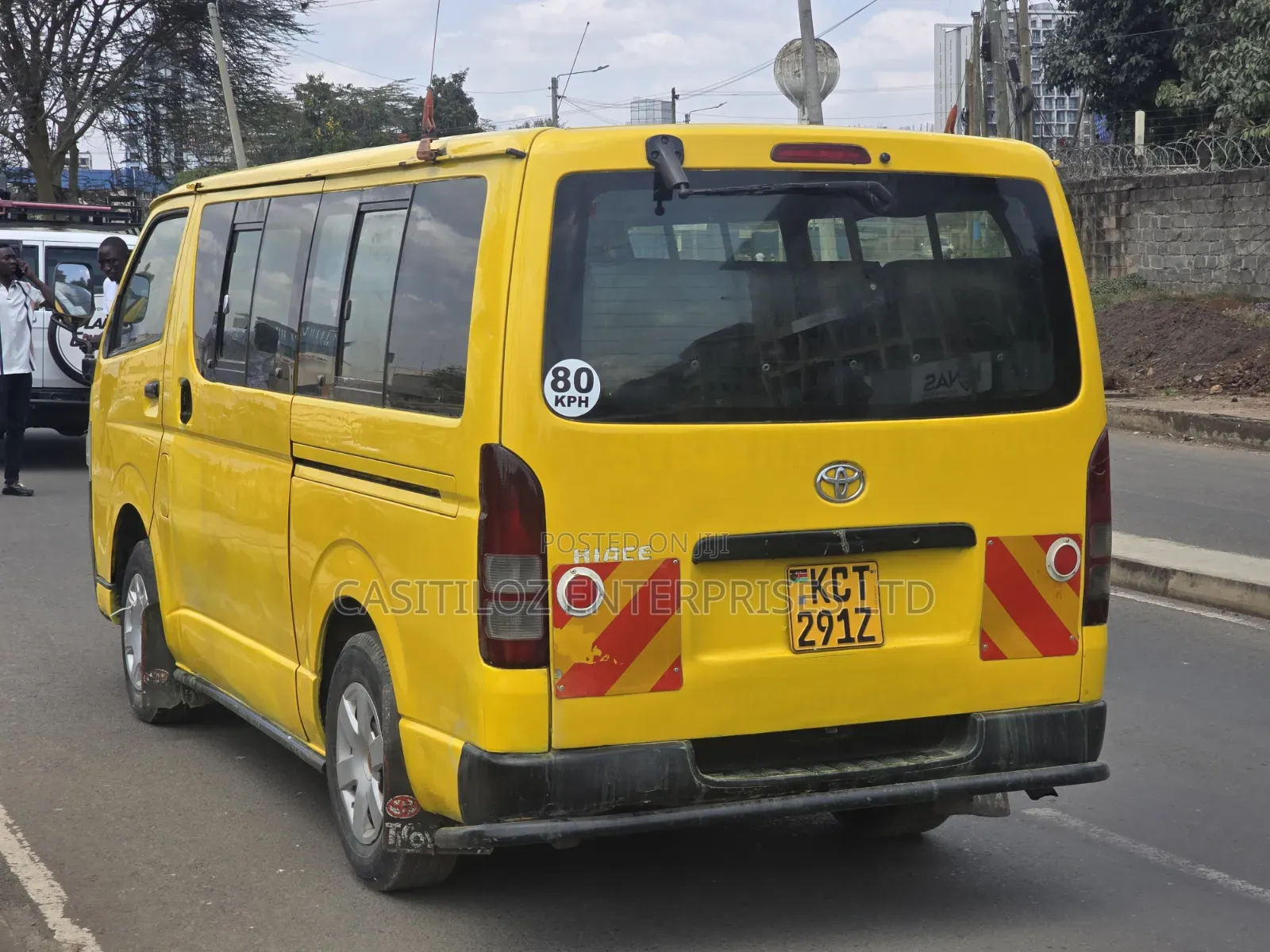 Toyota HiAce 2013 Yellow