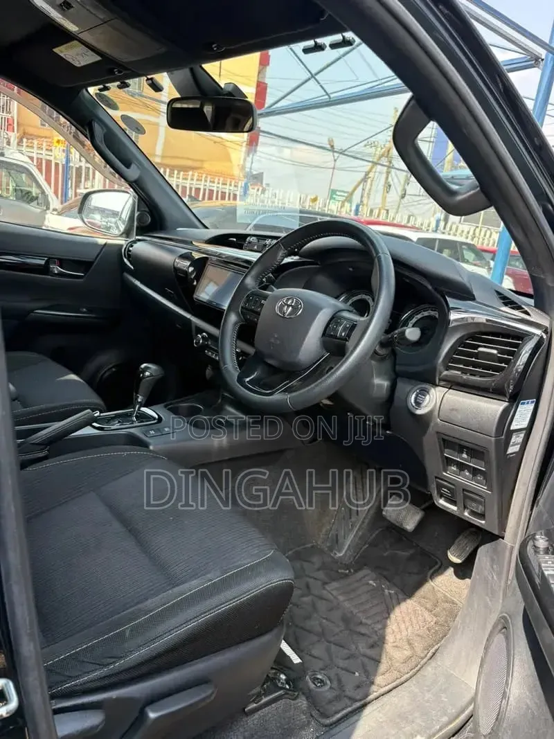 Toyota Hilux 2019 Black