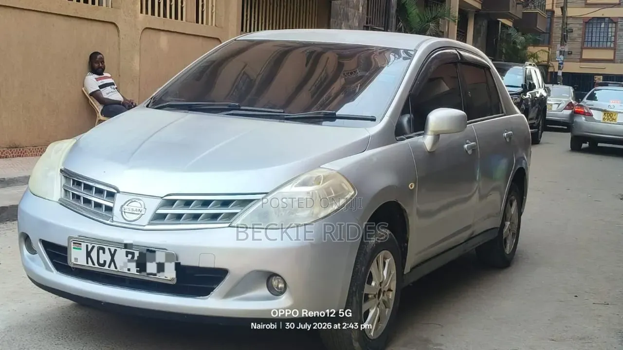 Nissan Tiida 2012 Silver