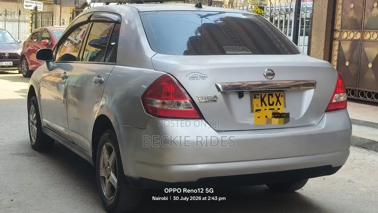 Nissan Tiida 2012 Silver