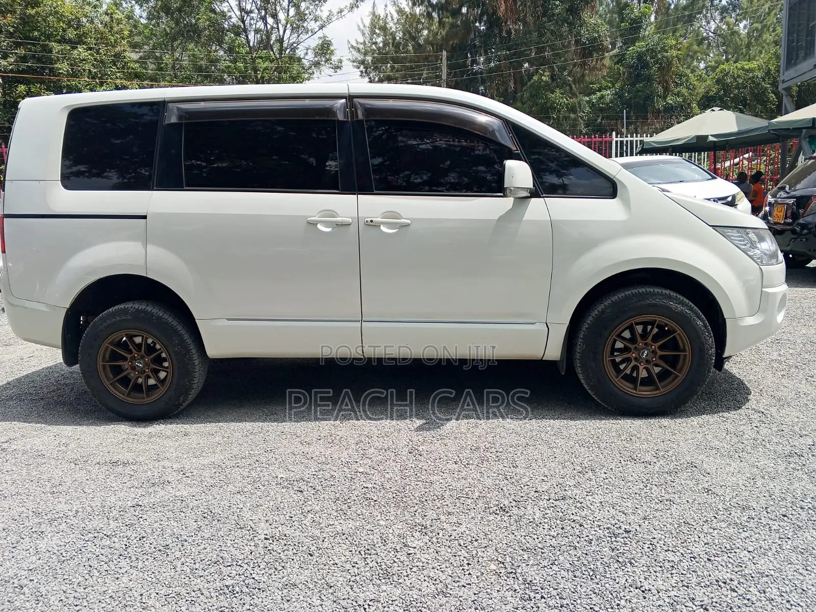 Mitsubishi Delica 2015 White