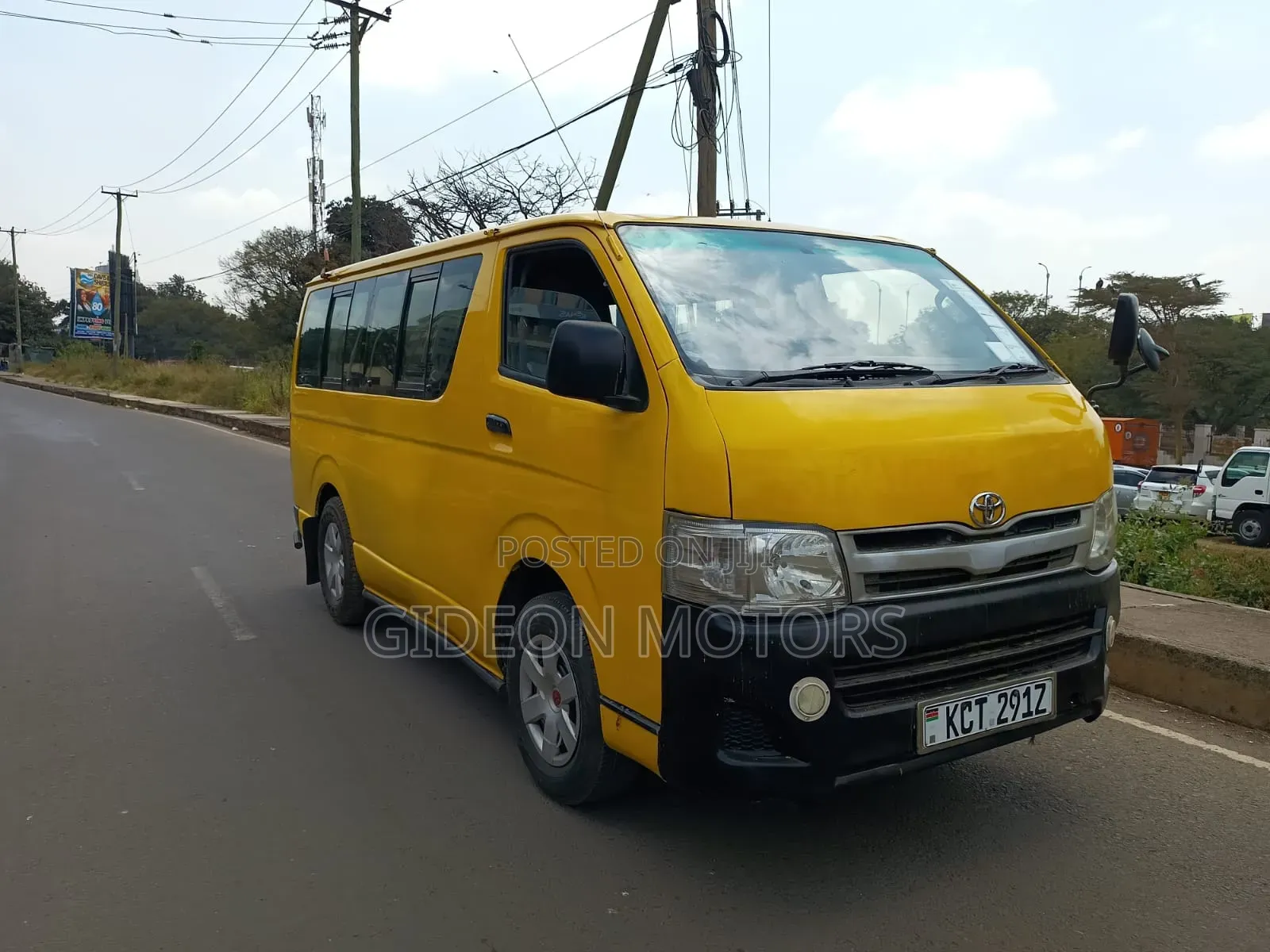 Toyota HiAce 2013 Yellow