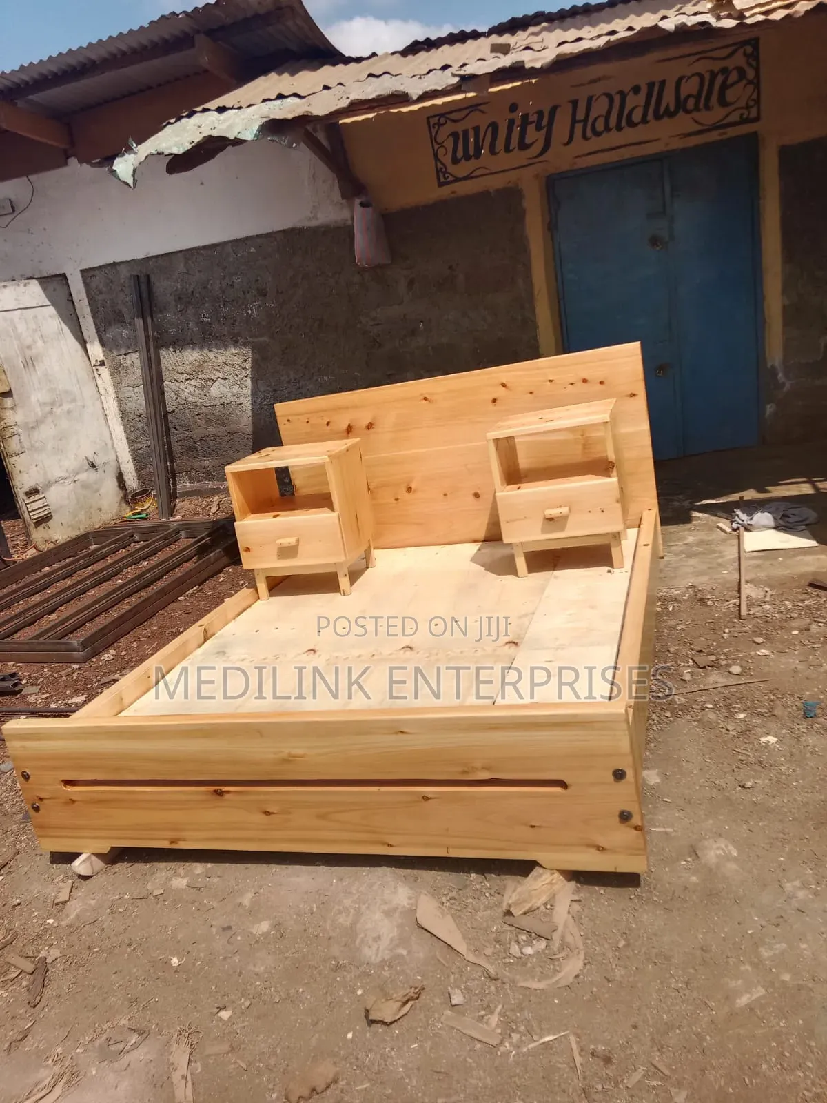 Guateng Solid 5*6 Boxbed With Two Side Tables