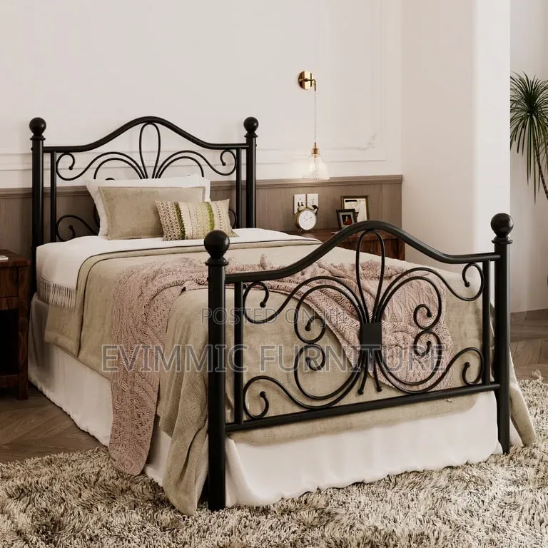 Modern Family Metal Bed 3.5*6 Ft