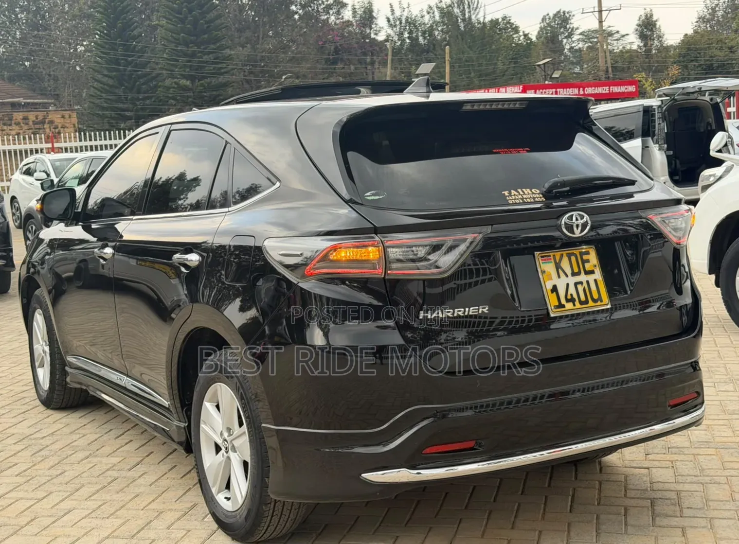 Toyota Harrier 2.0 2015 Black