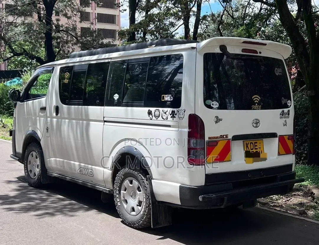 Toyota HiAce 2014 White