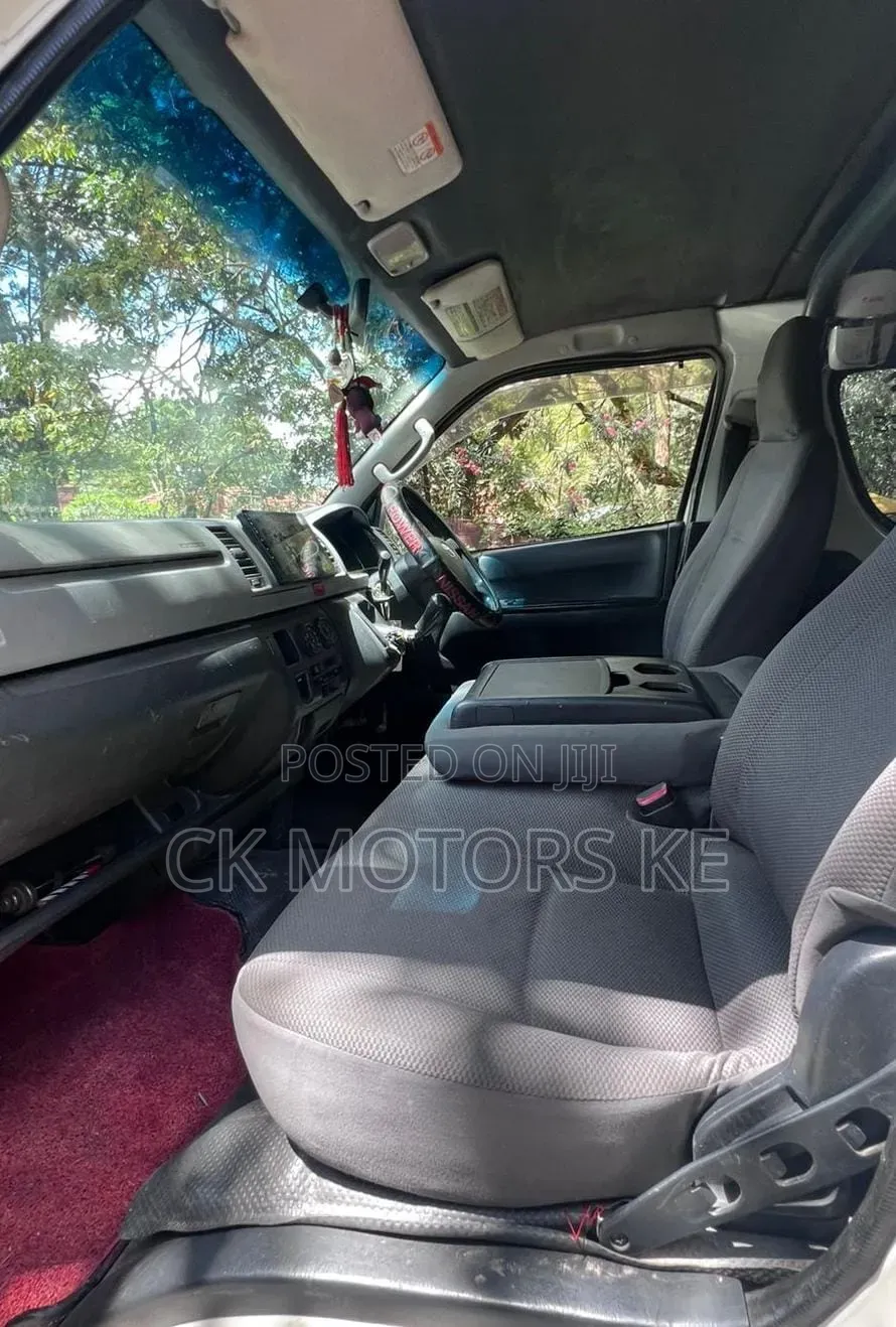 Toyota HiAce 2014 White