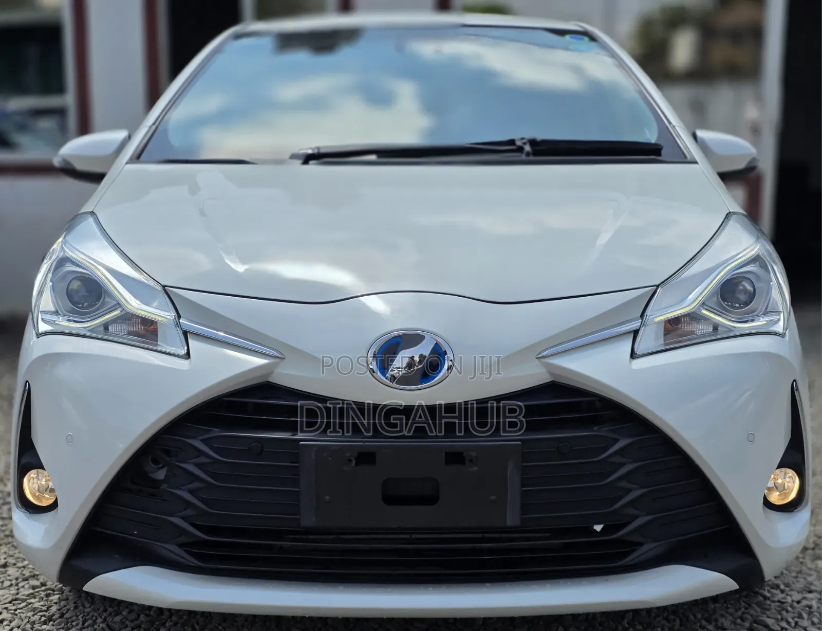 Toyota Vitz 1.5 FWD Hybrid 5dr 2019 White
