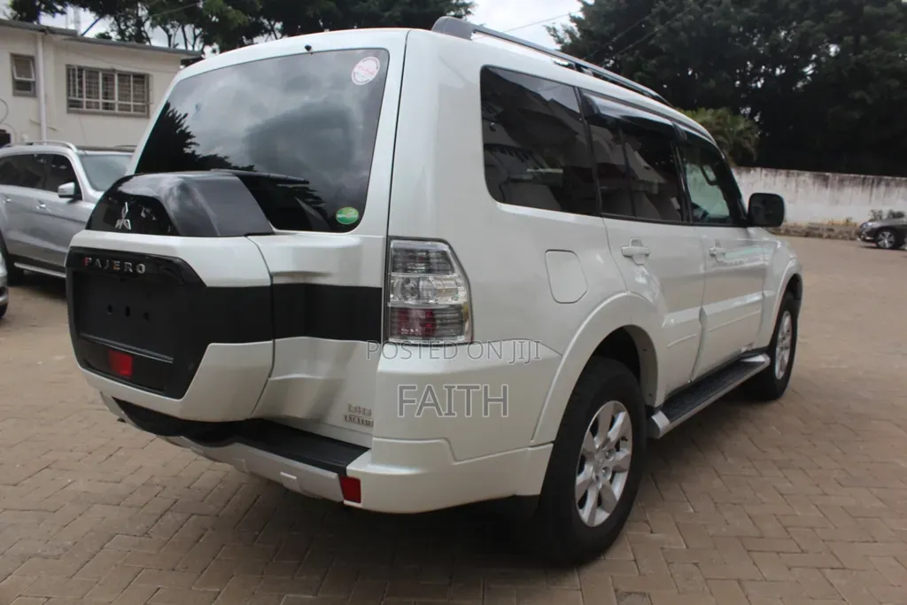 Mitsubishi Pajero 2019 White