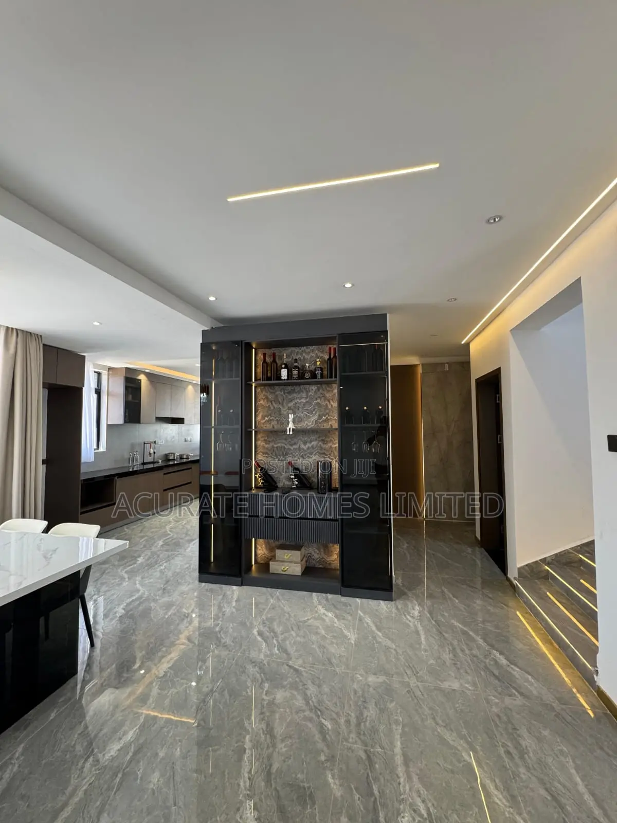 5bdrm Maisonette in Regen for sale