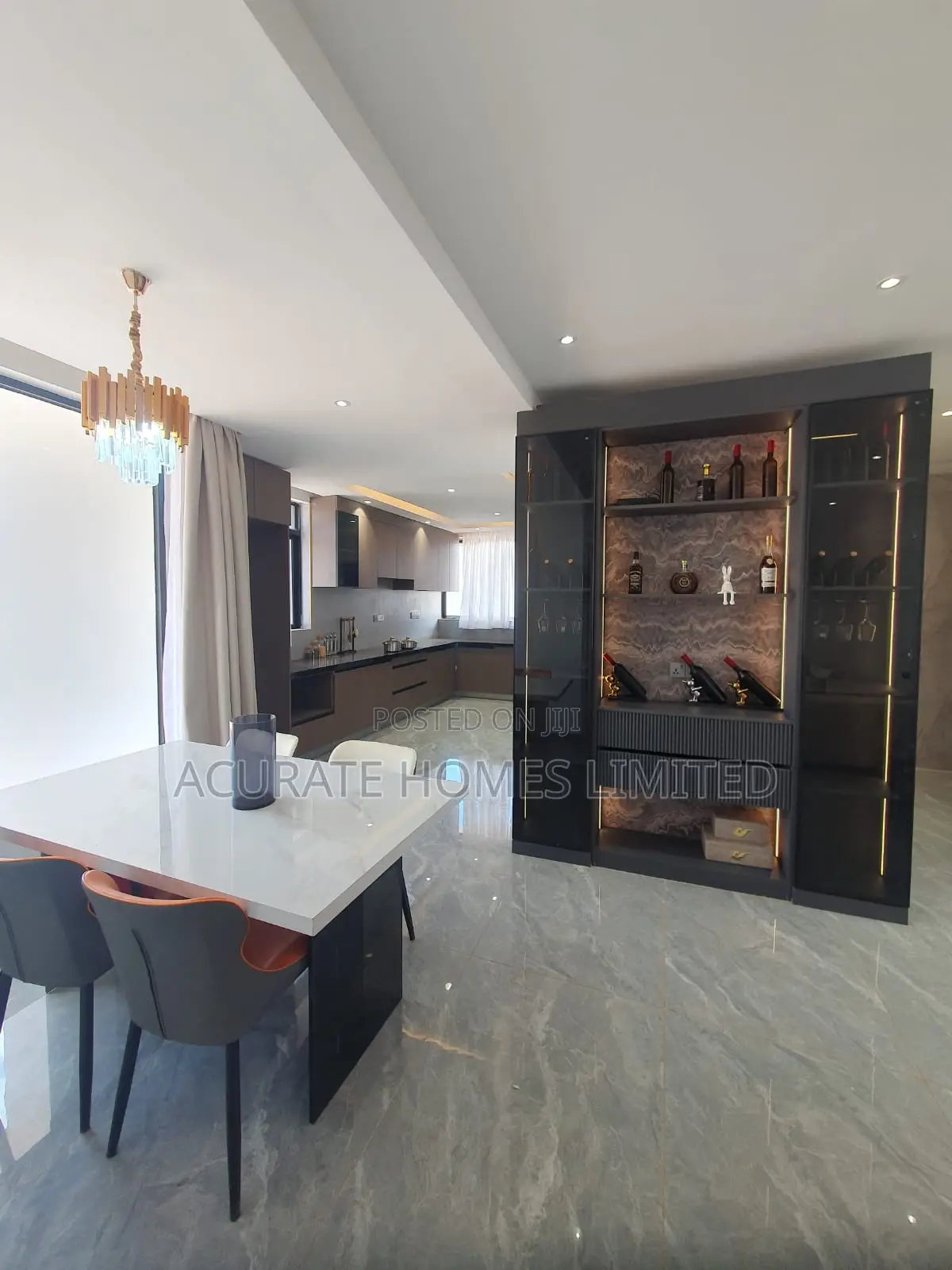 5bdrm Maisonette in Regen for sale