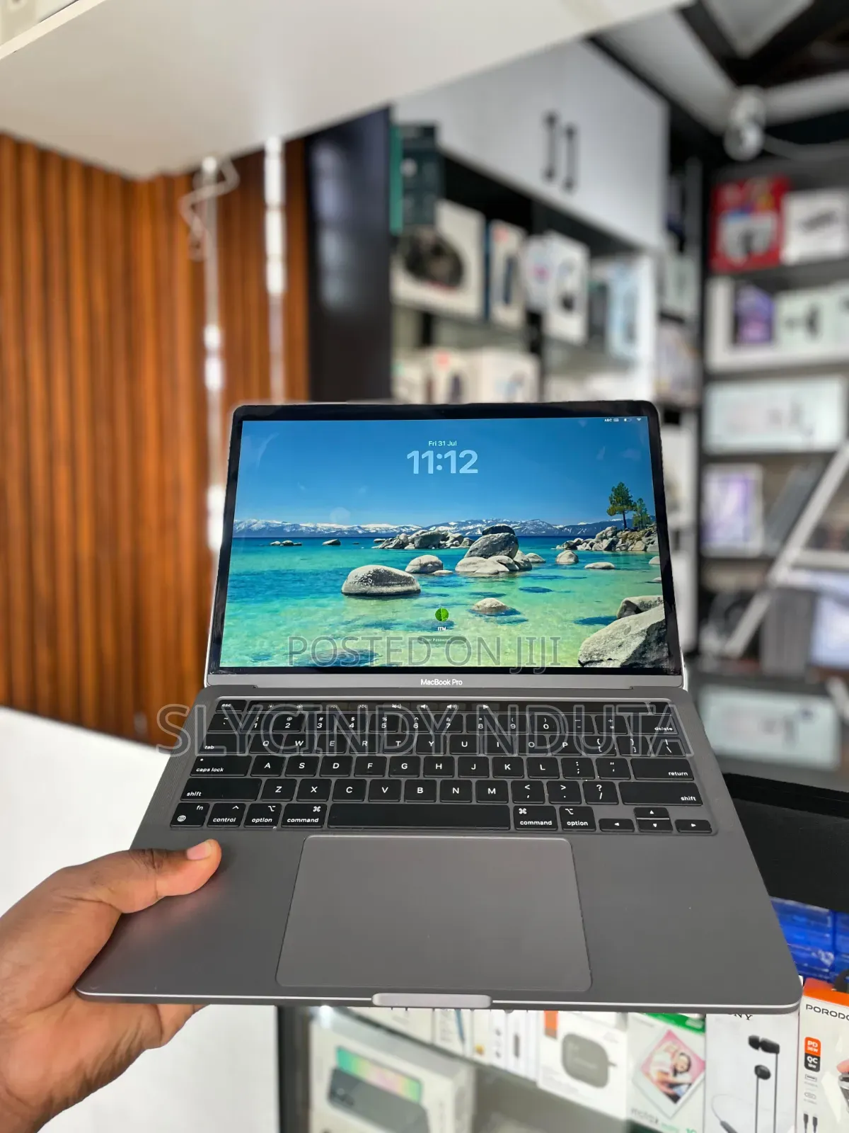 New Laptop Apple MacBook Pro 8GB Intel Core M2 SSD 256GB