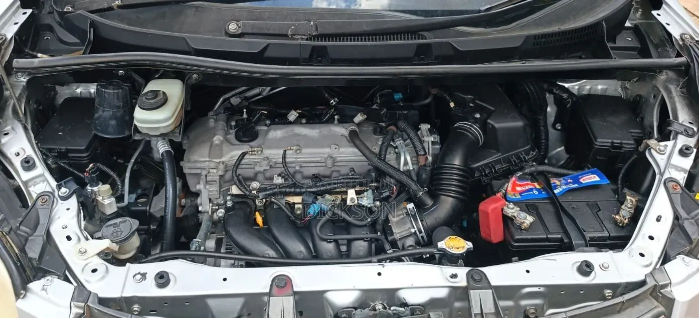 Toyota Noah 2012 Silver