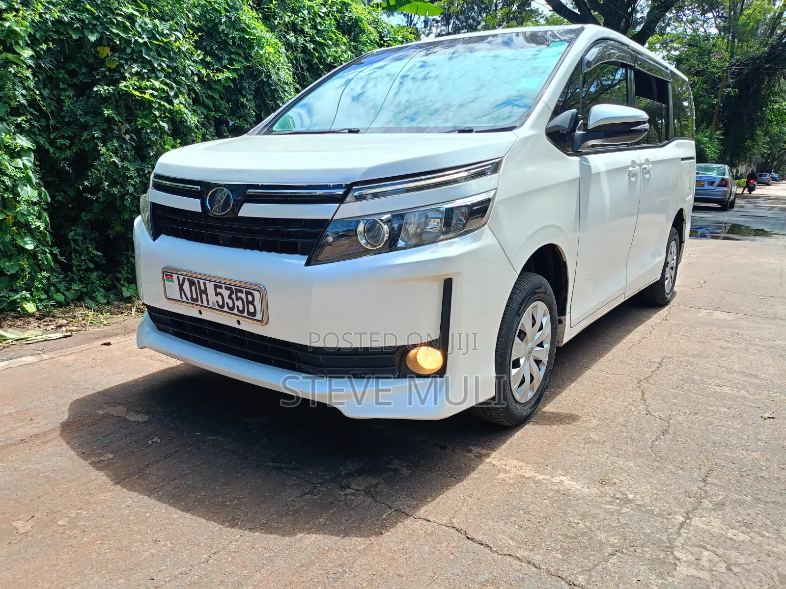 Toyota Voxy 2016 White