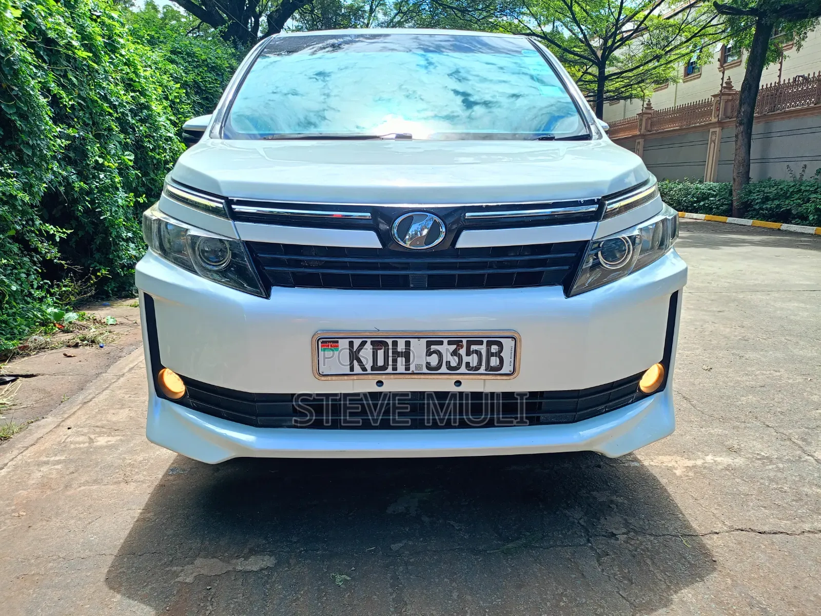 Toyota Voxy 2016 White