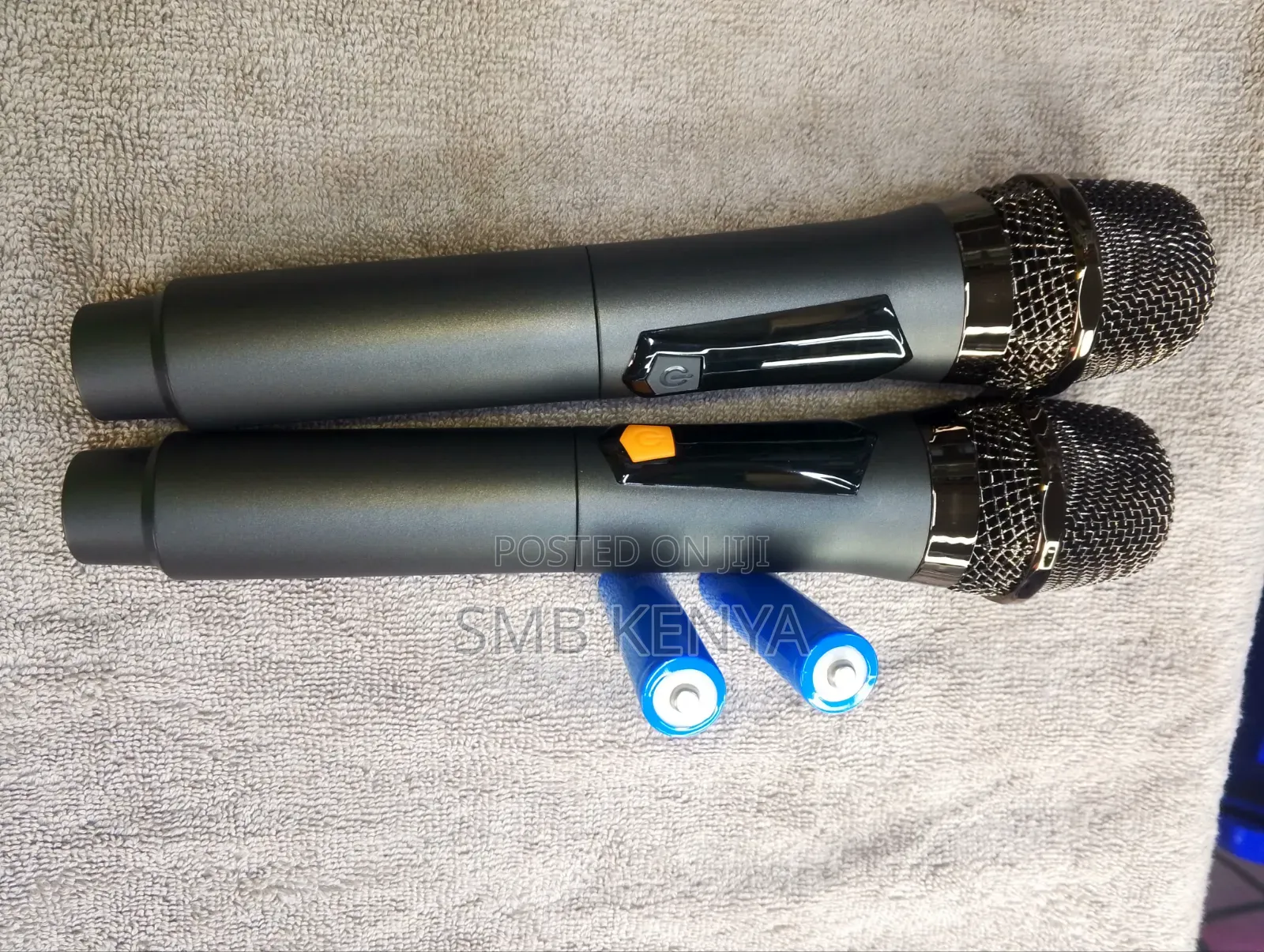 Rechargeable UHF Wireless Microphone and Receiver