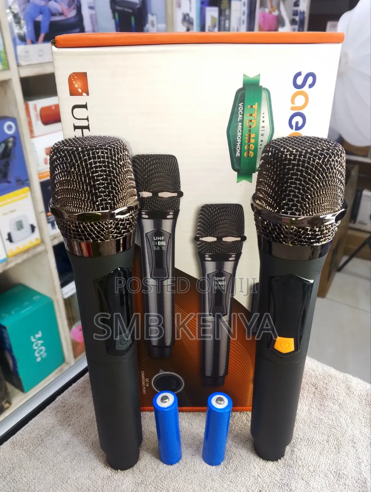 Portable Black Wireless Microphone Suitable for Indoor and Outdoor