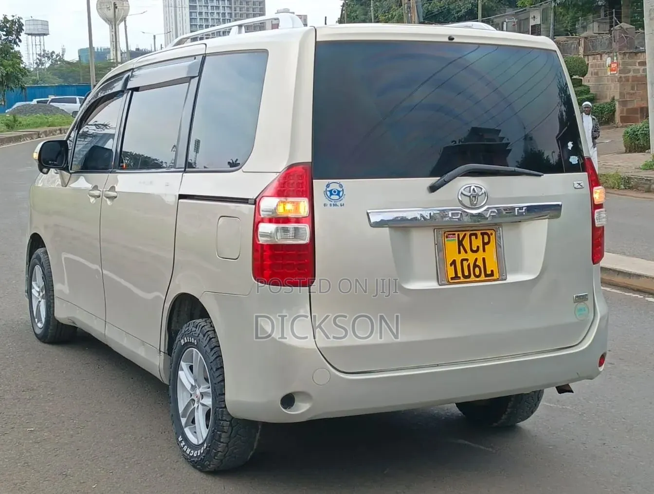 Toyota Noah 2011 Silver
