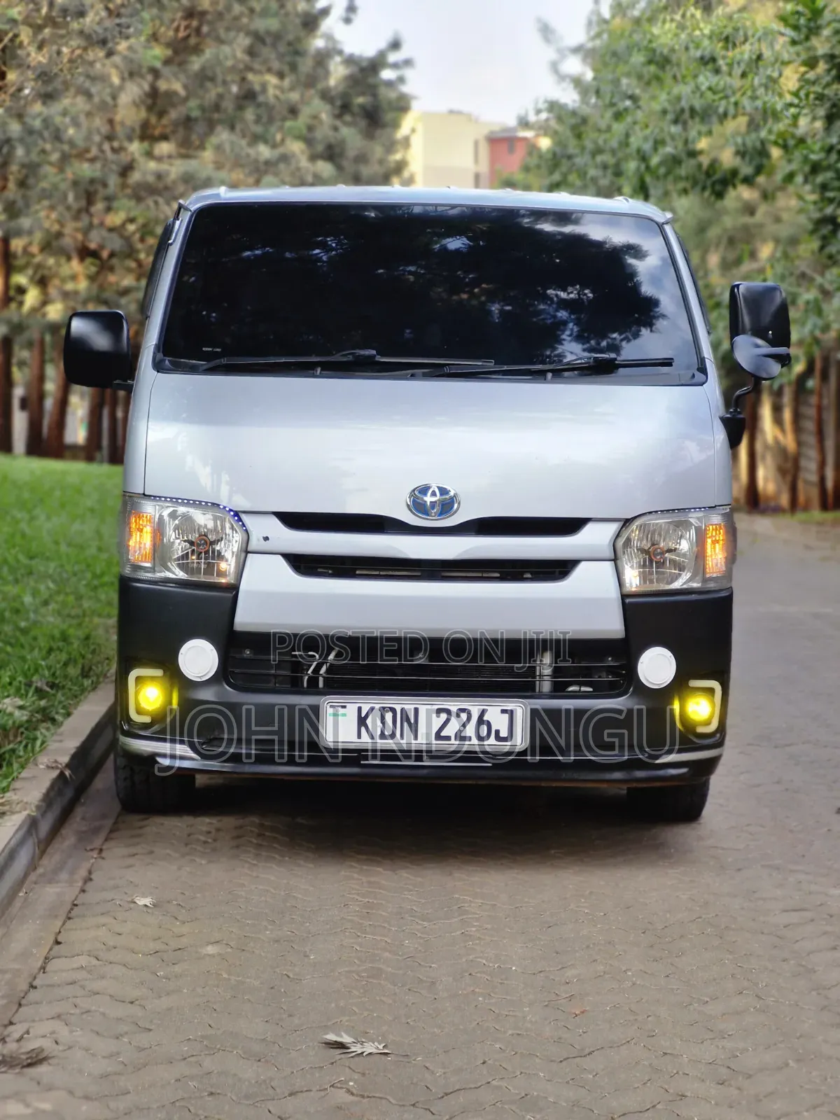 Toyota HiAce 2016 Silver