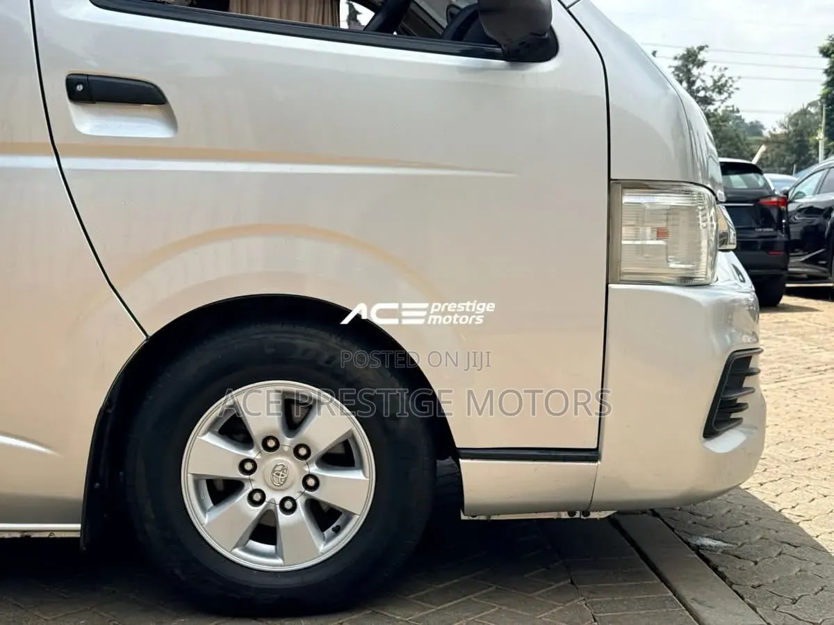 Toyota HiAce 2019 Silver