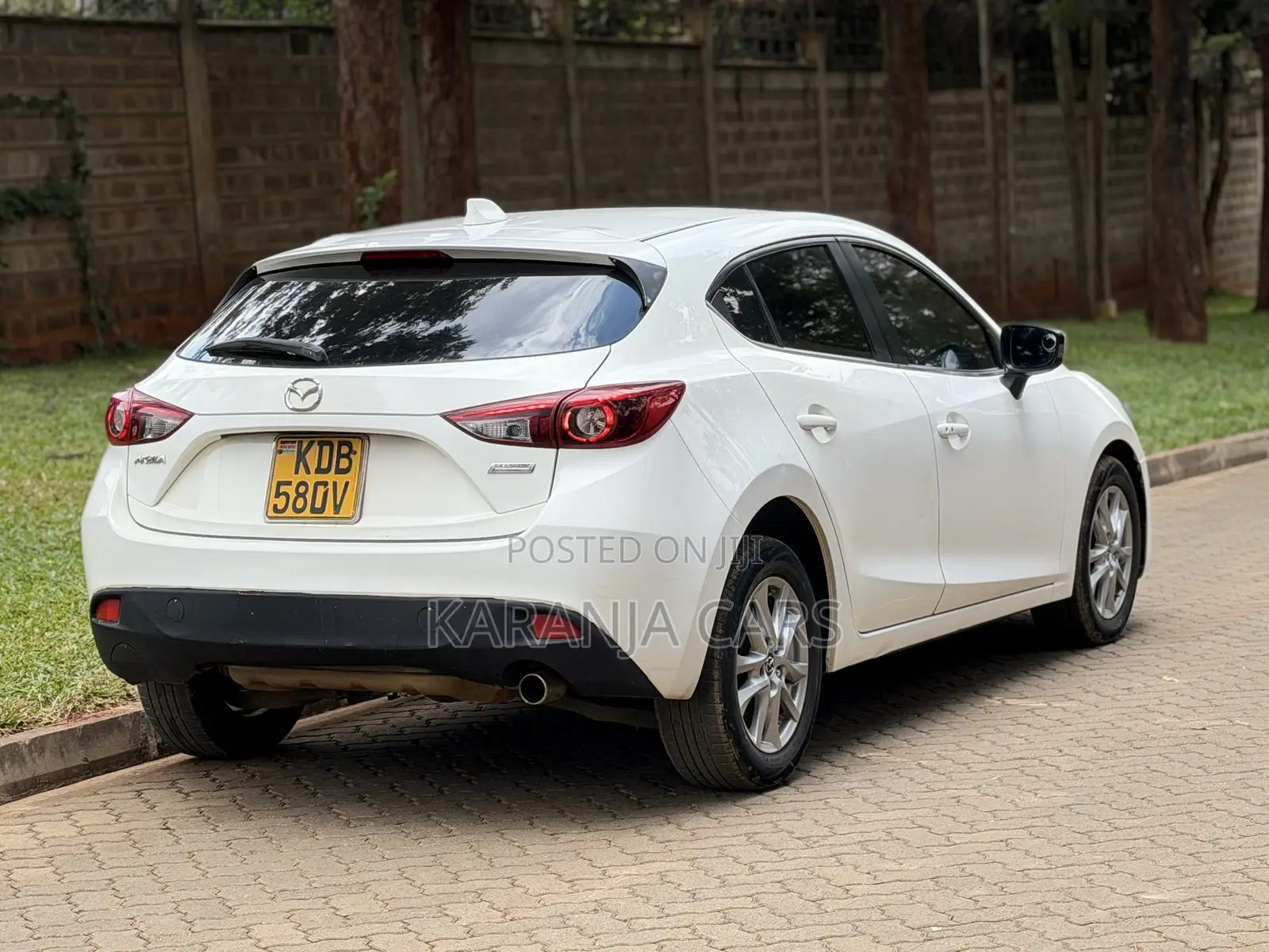 Mazda Axela SV Premium 2014 White