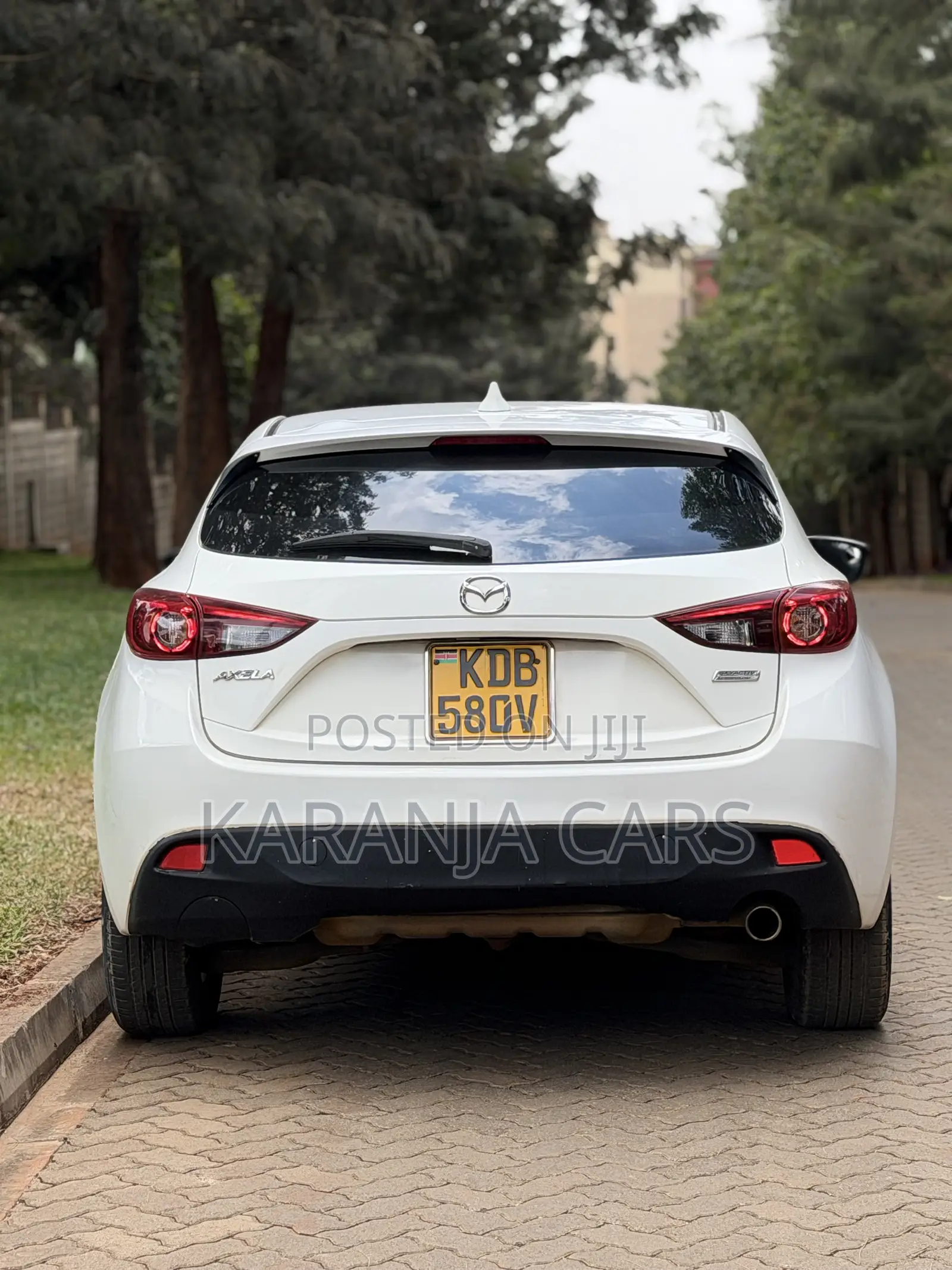 Mazda Axela SV Premium 2014 White