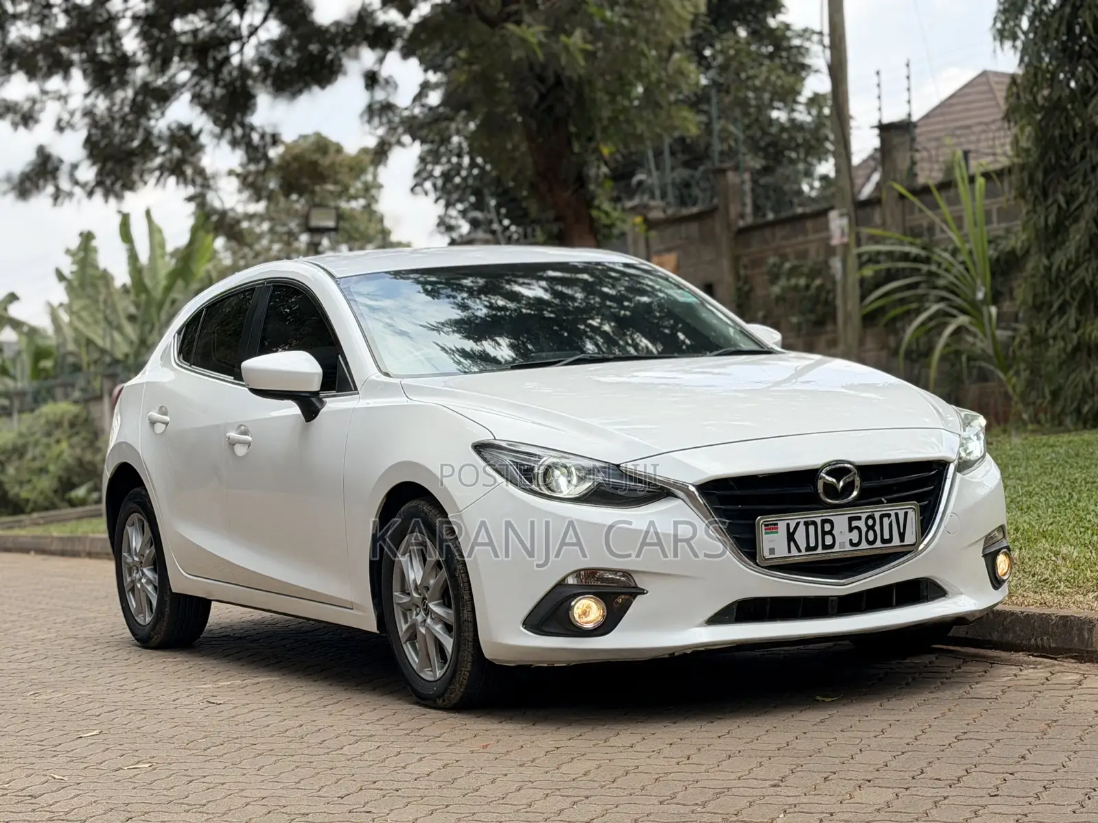 Mazda Axela SV Premium 2014 White