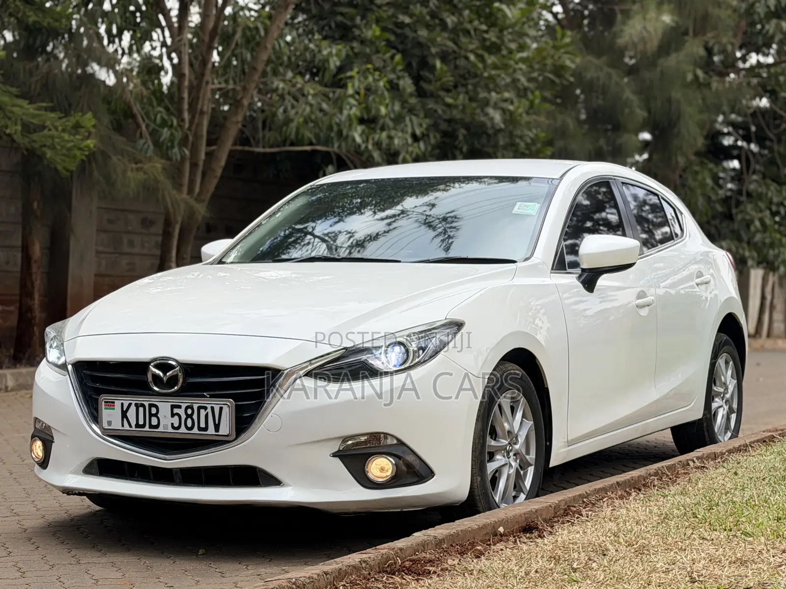 Mazda Axela SV Premium 2014 White