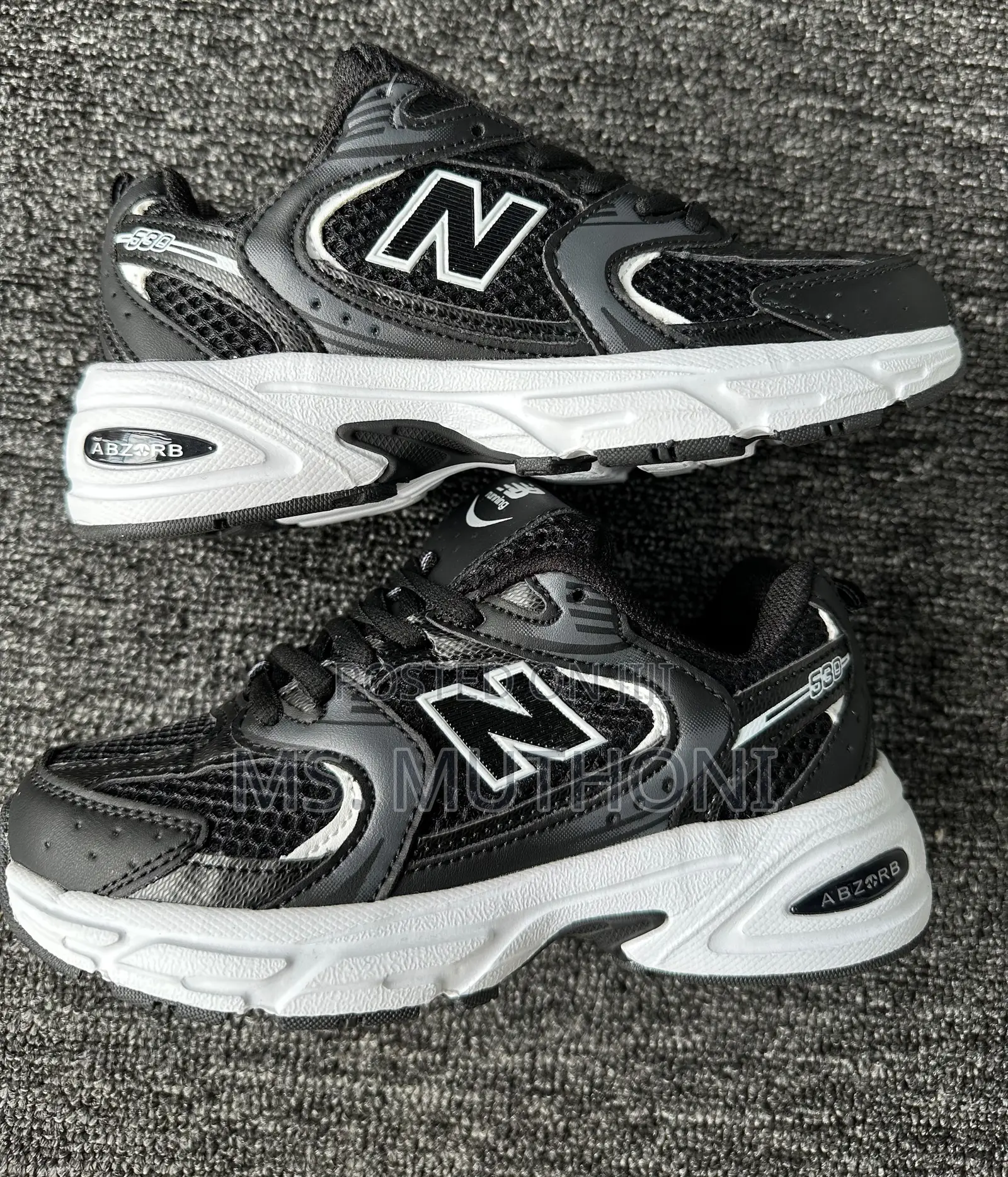 Kids Unisex New Balance 530 Kids Sneakers in Black/White,(31-35)