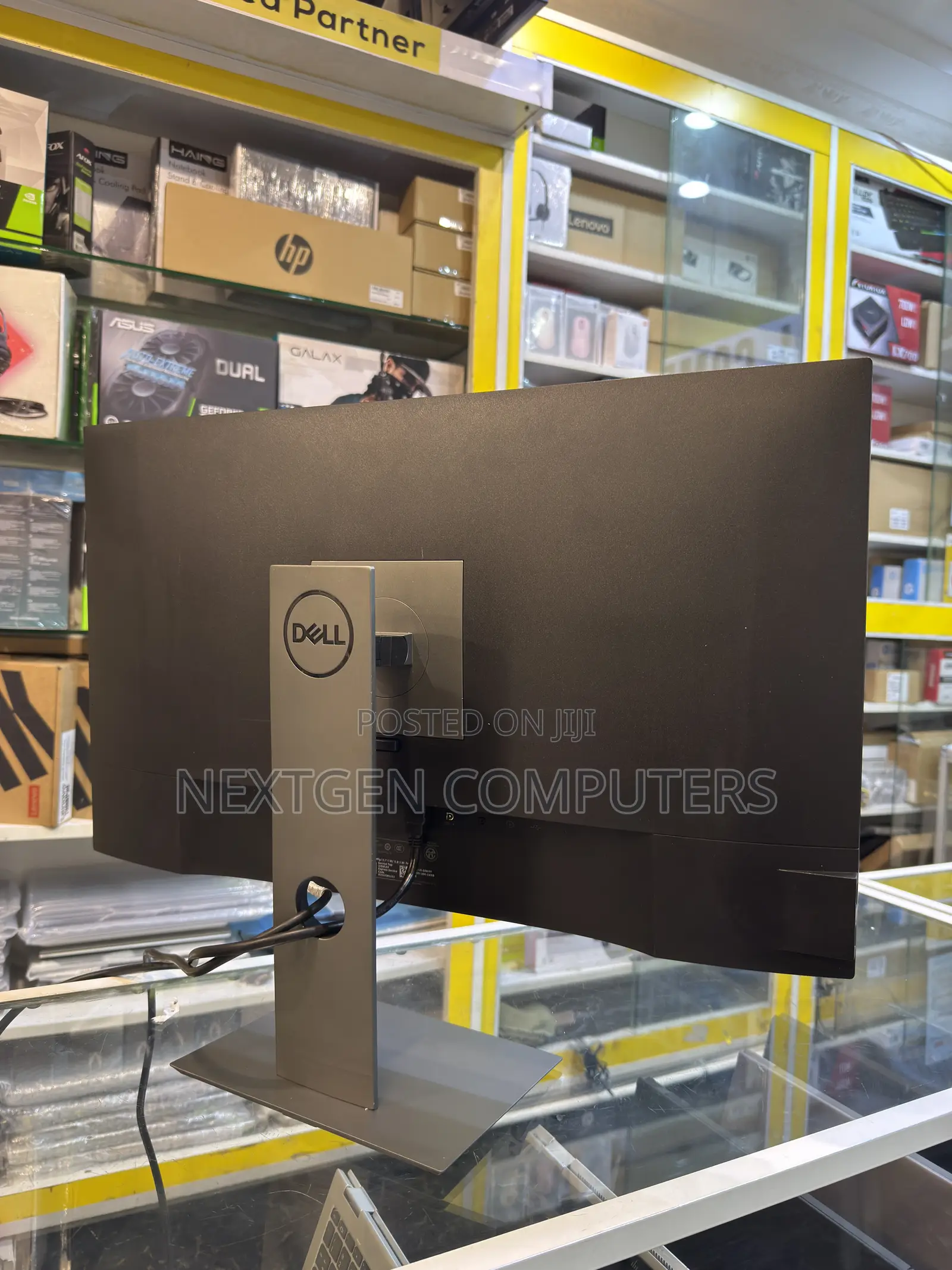 Dell P2720DC 27” QHD (2560 X 1440p) IPS USB-C Frameless Monitor