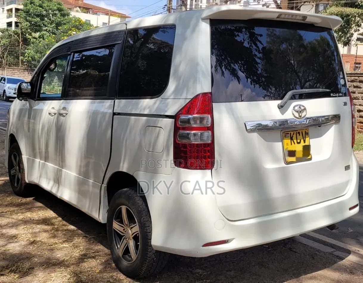 Toyota Noah 2012 White