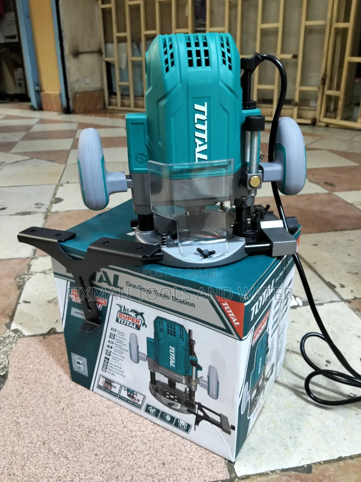 Powerful TOTAL Wood Router Machine 1600 Watts With Accessories