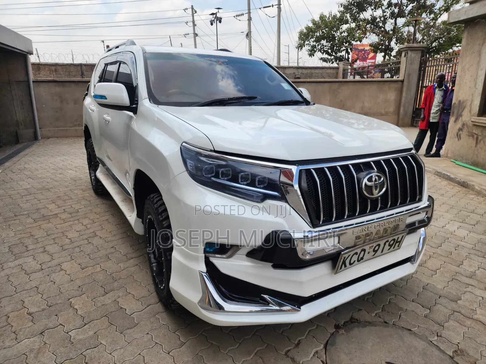 Toyota Land Cruiser Prado 2011 White