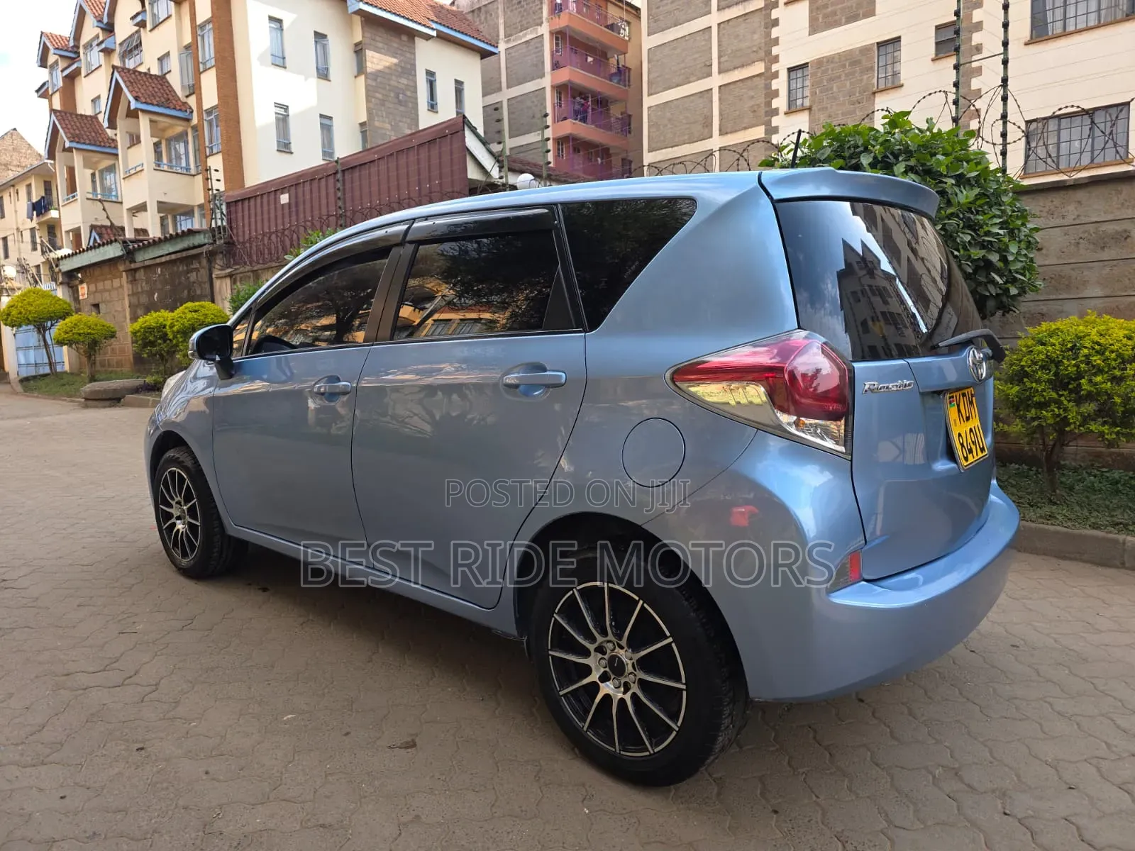 Toyota Ractis 1.3 FWD 2016 Blue