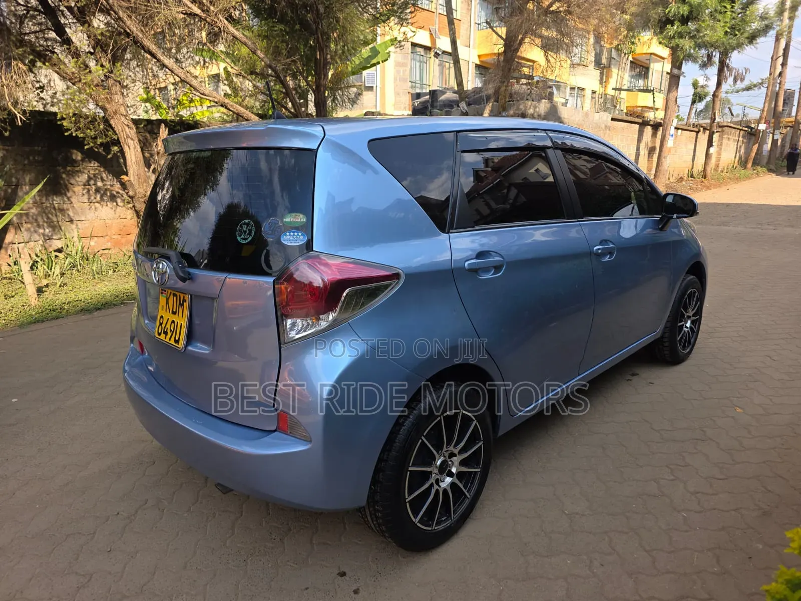 Toyota Ractis 1.3 FWD 2016 Blue