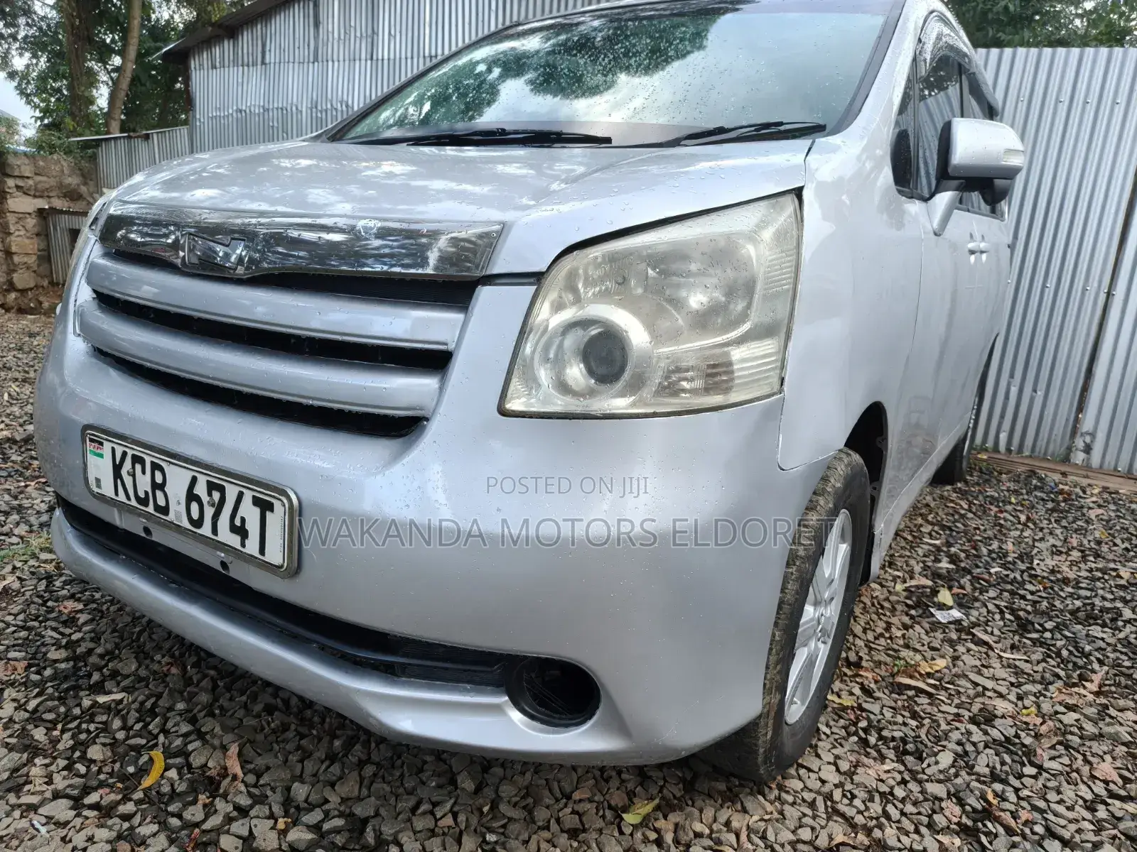 Toyota Noah 2009 Silver