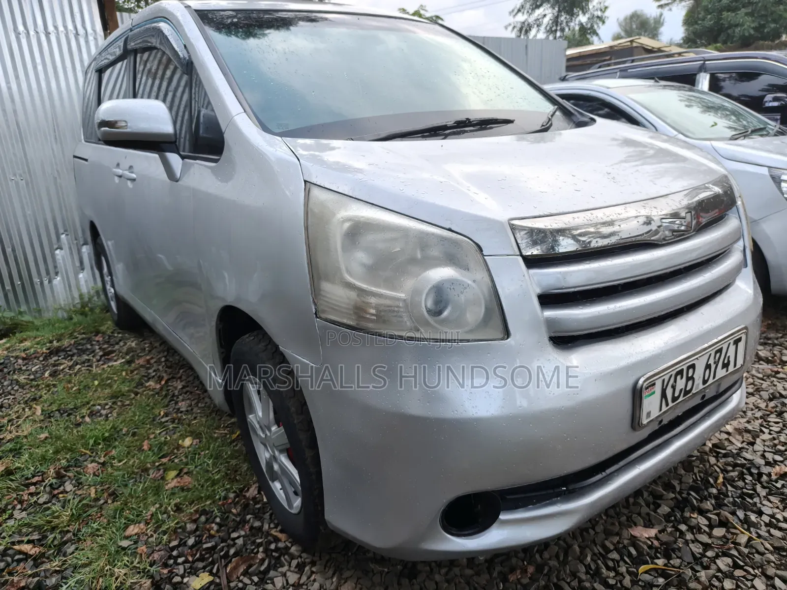 Toyota Noah 2009 Silver