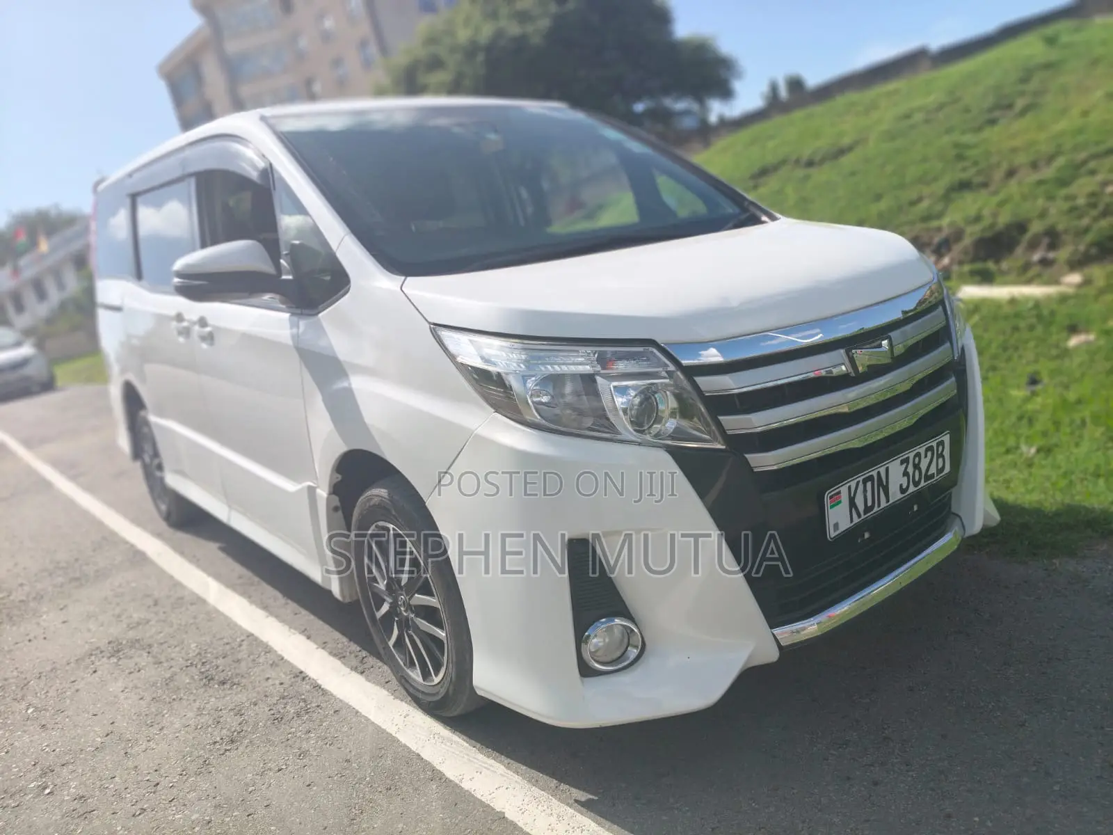 Toyota Noah 2.0 FWD (7 Seater) 2016 White