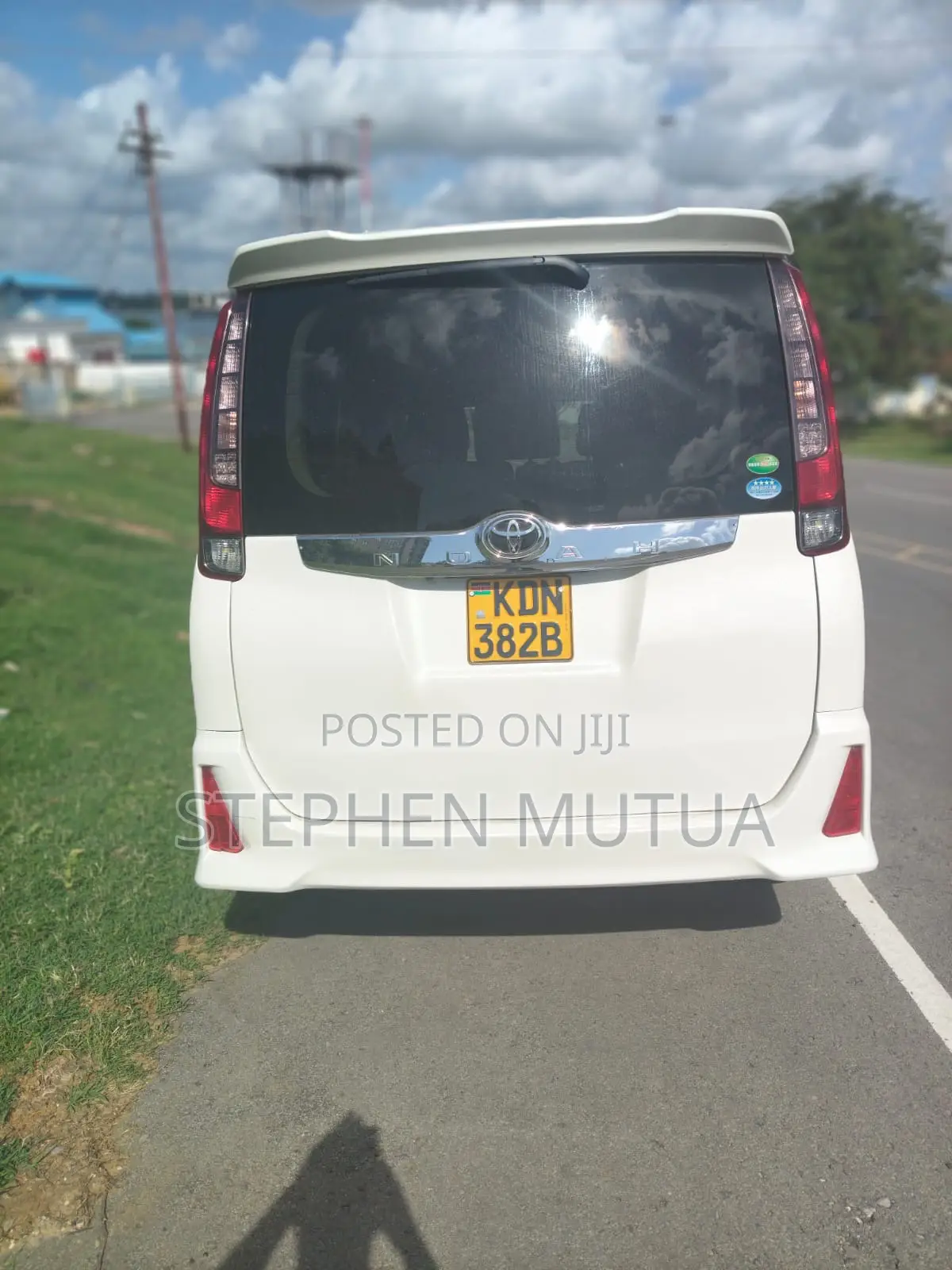 Toyota Noah 2.0 FWD (7 Seater) 2016 White