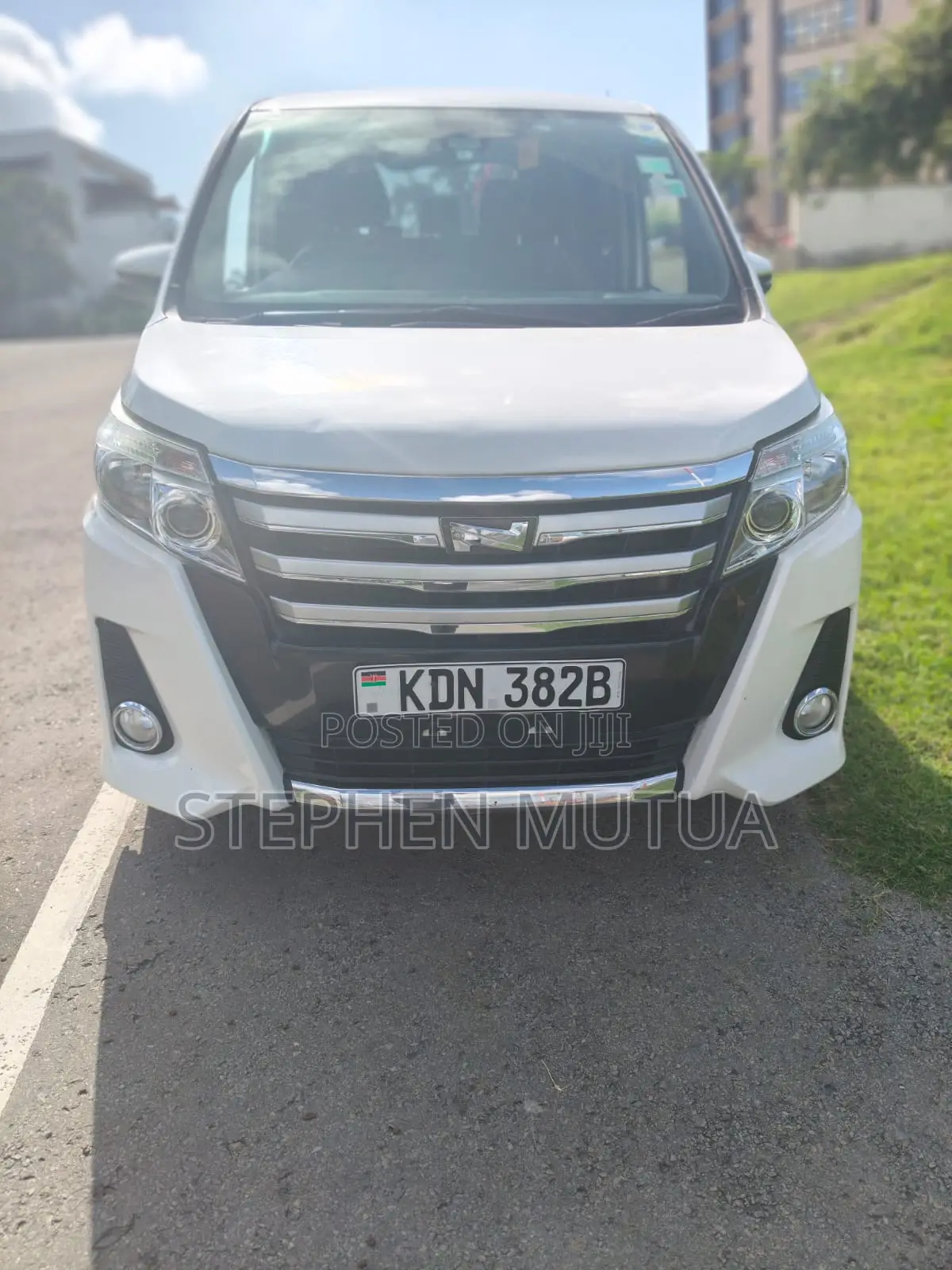 Toyota Noah 2.0 FWD (7 Seater) 2016 White