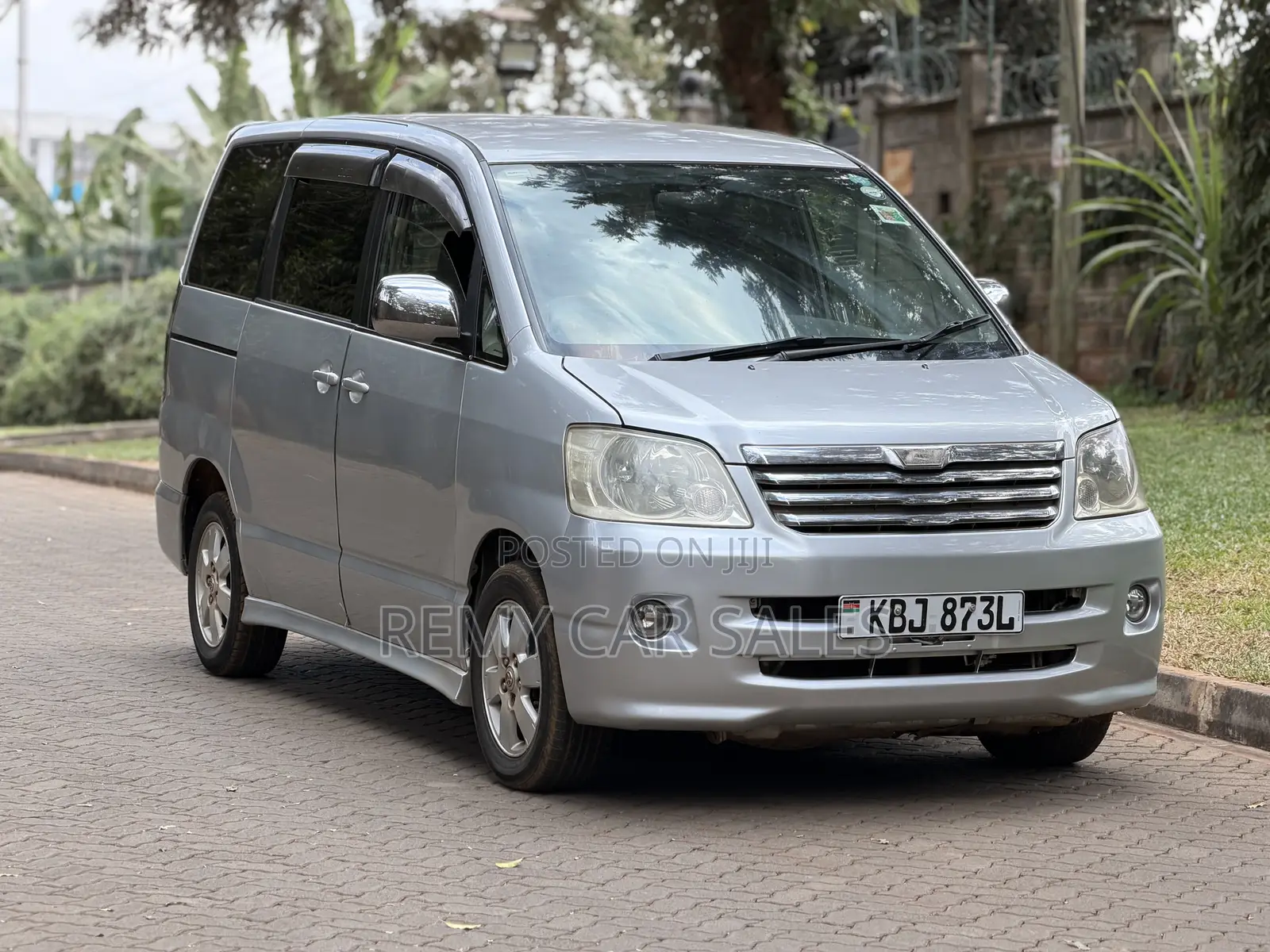 Toyota Noah 2002 Silver