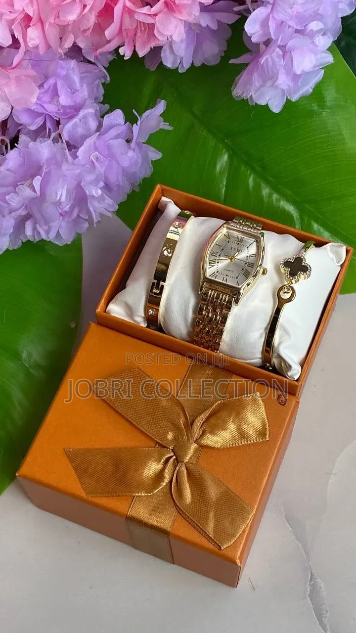Girlfriend's Day Watch With Bracelet Gift Package