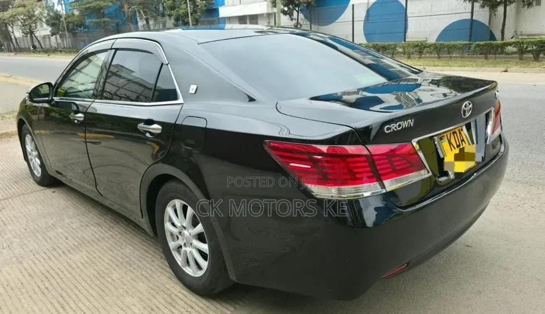 Toyota Crown 2013 Black