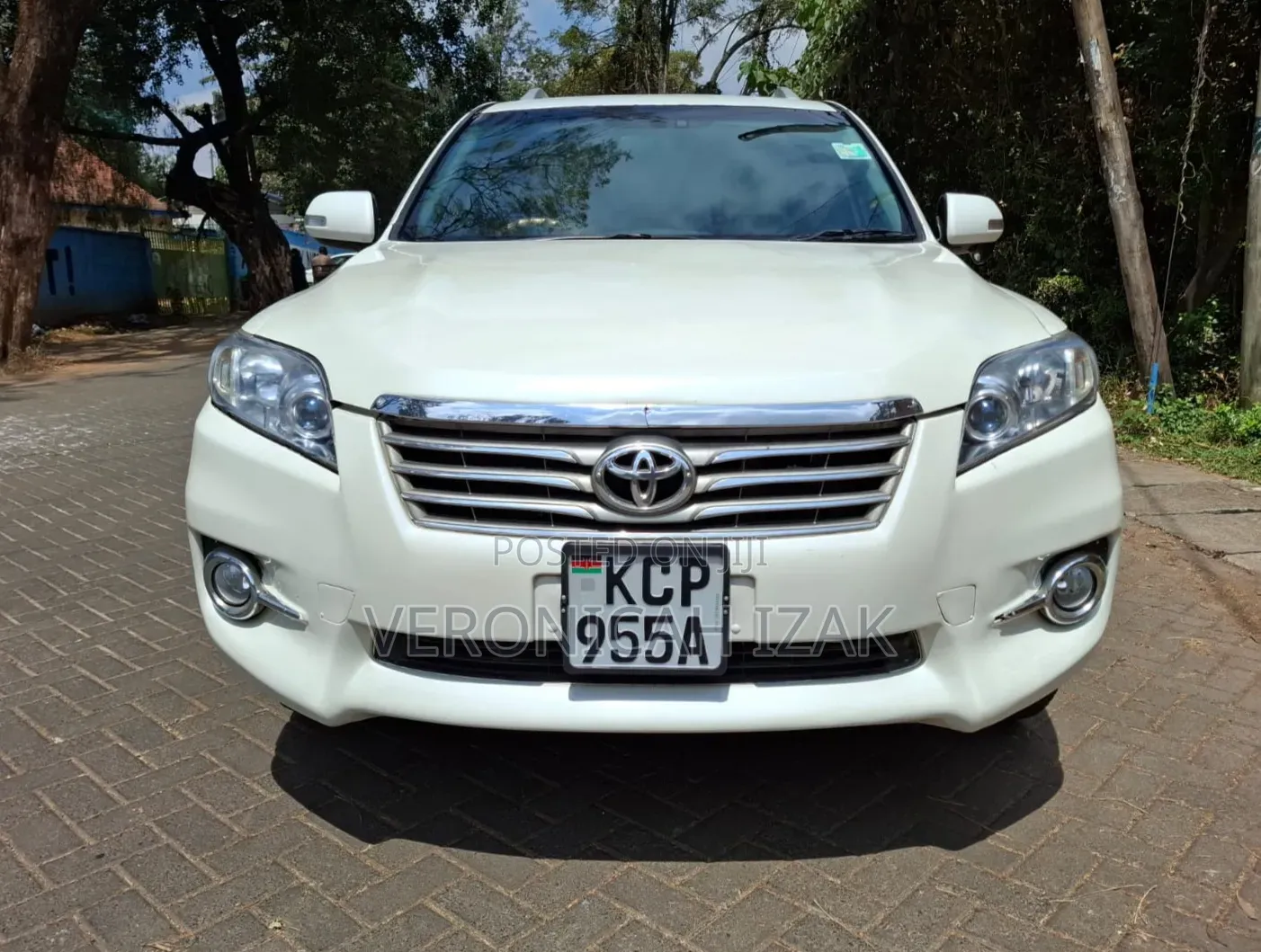 Toyota Vanguard 2010 White