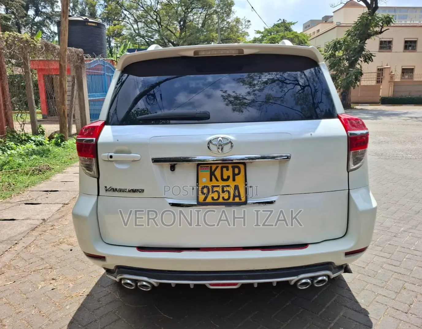 Toyota Vanguard 2010 White